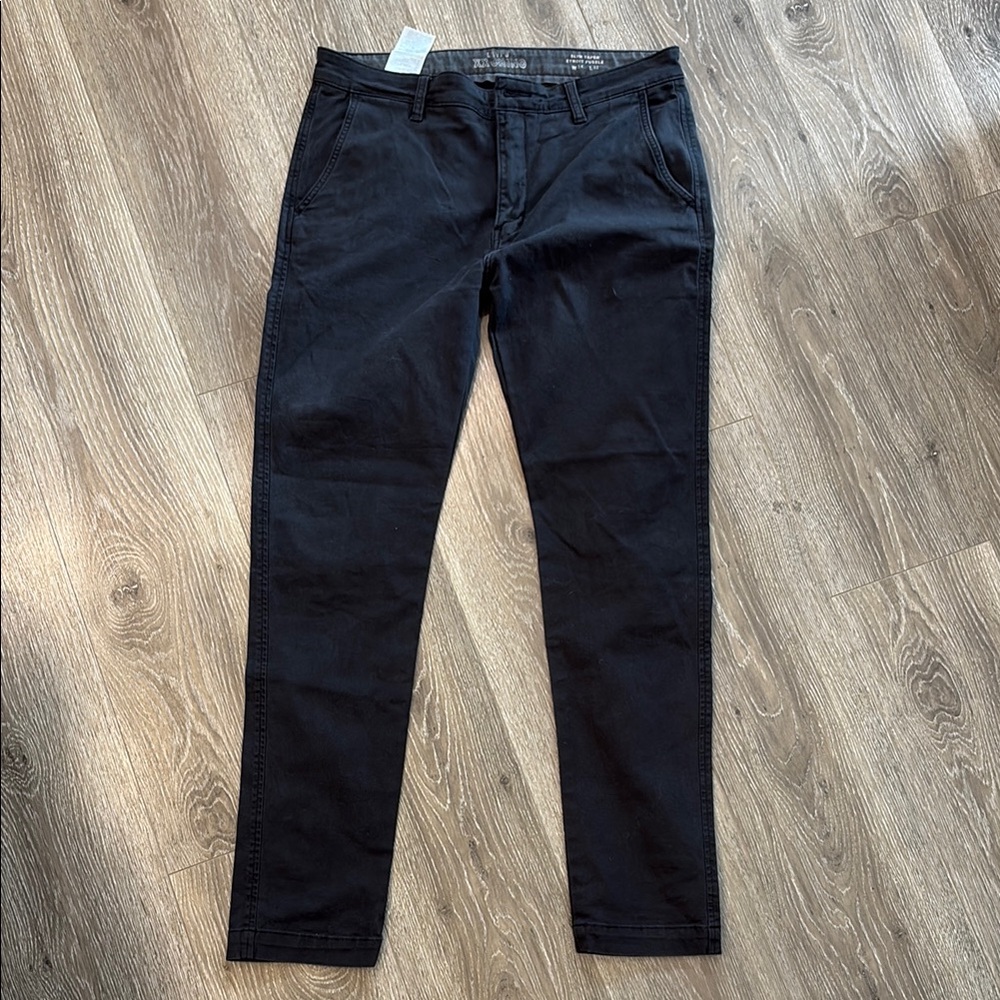Men’s Levi’s Classic Black chinos